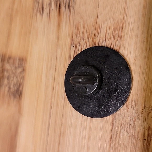 Kit-Cat Klock enamel pin - Picture 2 of 2